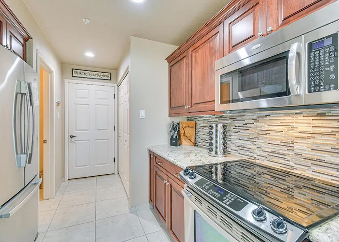 Patio & Pool Access: Havasu Gem Vakantiehuis