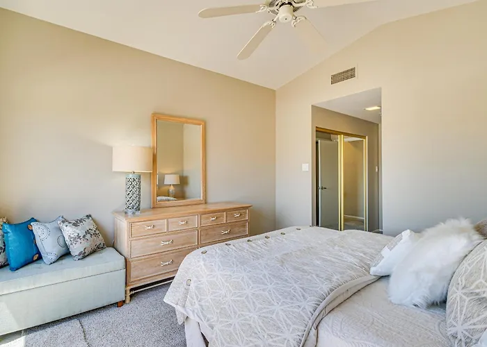 Patio & Pool Access: Havasu Gem Lake Havasu City