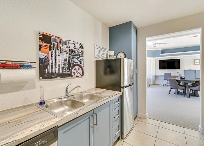 Patio & Pool Access: Havasu Gem Lake Havasu City