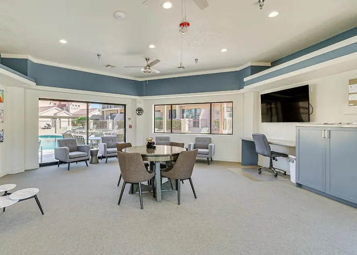 Patio & Pool Access: Havasu Gem
