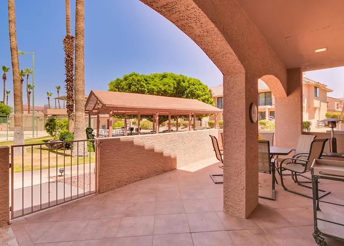 Patio & Pool Access: Havasu Gem Vakantiehuis
