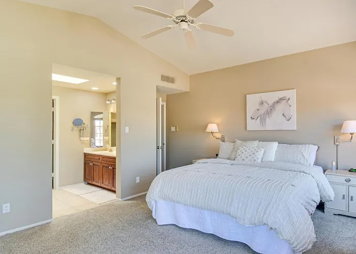 Patio & Pool Access: Havasu Gem Vakantiehuis *