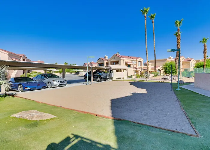 Patio & Pool Access: Havasu Gem Vakantiehuis Lake Havasu City