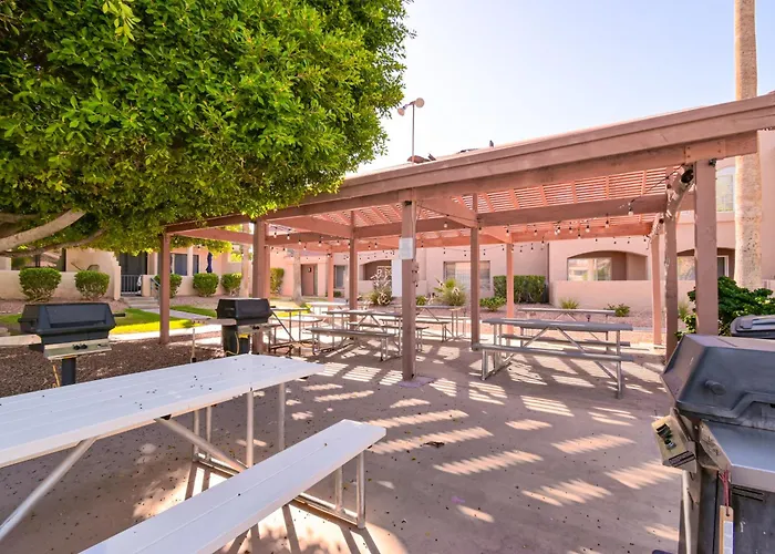 Patio & Pool Access: Havasu Gem