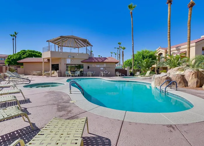 Patio & Pool Access: Havasu Gem *