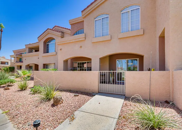 Patio & Pool Access: Havasu Gem